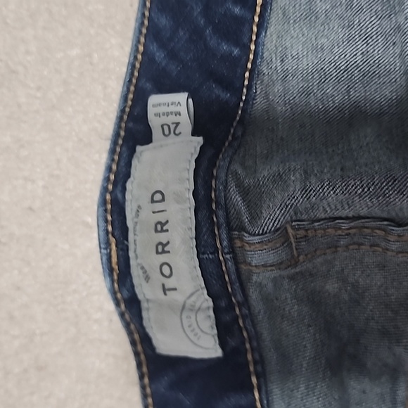 SOLD Torrid Cropped Boyfriend Jegging Size 20 - Picture 6 of 7